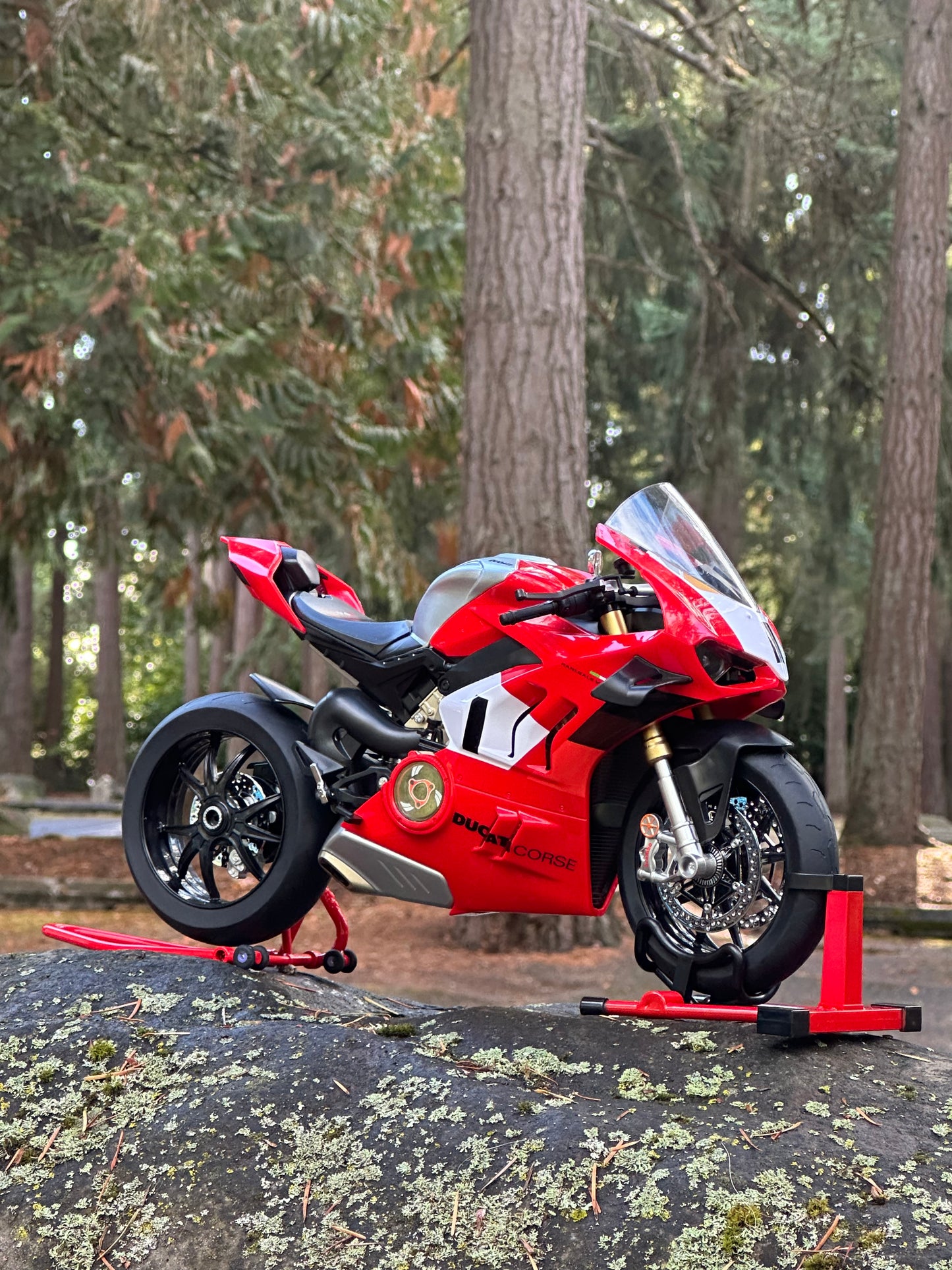 1:6 Scale Superbike Replica with Exhaust Smoke & Engine Sound