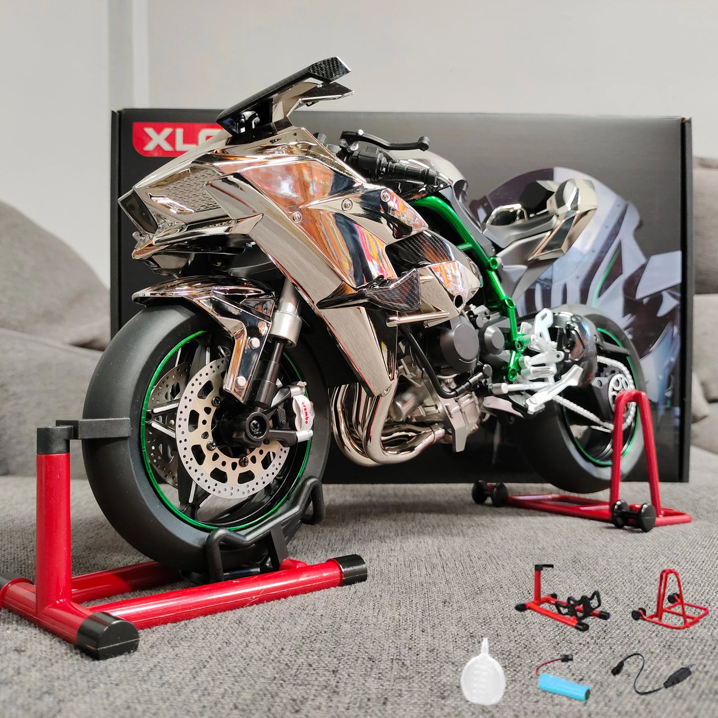 1:6 Scale Superbike Replica with Exhaust Smoke & Engine Sound