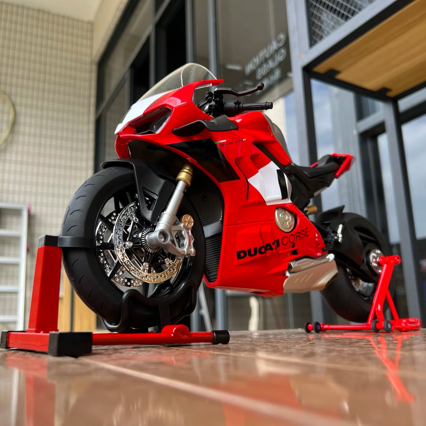 1:6 Scale Superbike Replica with Exhaust Smoke & Engine Sound