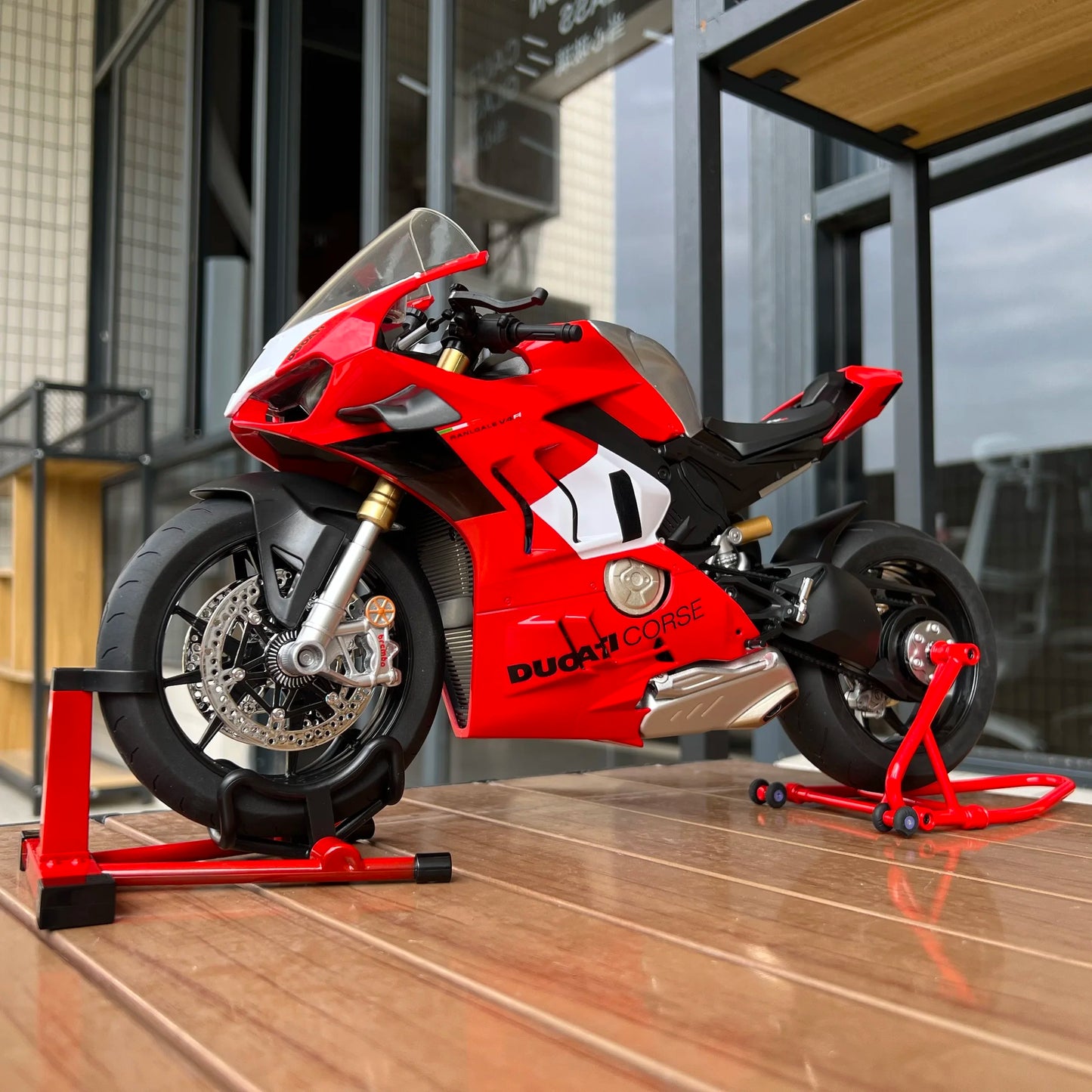 1:6 Scale Superbike Replica with Exhaust Smoke & Engine Sound