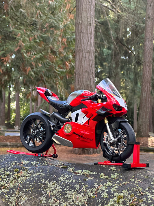 1:6 Scale Superbike Replica with Exhaust Smoke & Engine Sound